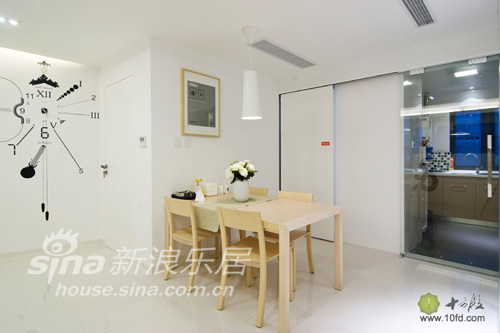 简约 二居 客厅图片来自用户2738093703在二十二世纪多啦A梦的家50的分享
