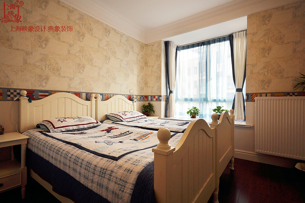 混搭 复式 卧室图片来自上海映象设计-无锡站在【高清】半包21万打造明亮250平清晨36的分享
