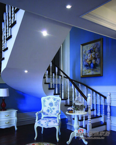 欧式 loft 楼梯图片来自用户2745758987在美人鱼的奢华世界 82平梦幻感蓝色复式家装69的分享