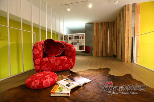 其他 三居 客厅图片来自用户2737948467在时尚森林创意挑高靓色小豪宅17的分享