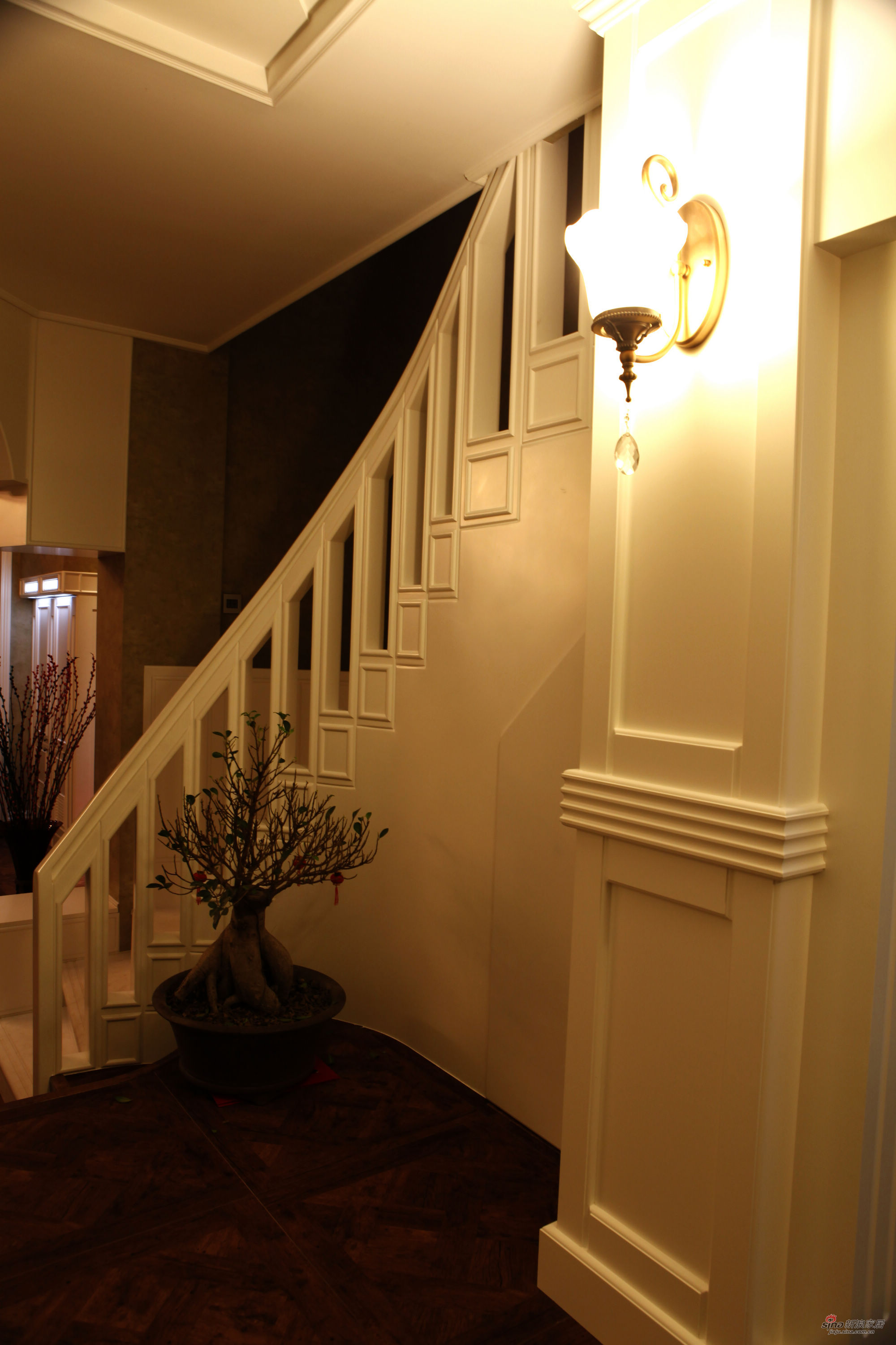 混搭 别墅 楼梯图片来自用户1907691673在美式，欧式，地中海及中式的复古混搭11的分享