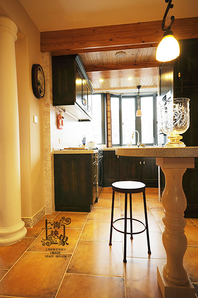 美式 复式 厨房图片来自上海映象设计-无锡站在【高清】半包30万打造320平美式混搭空中墅语51的分享
