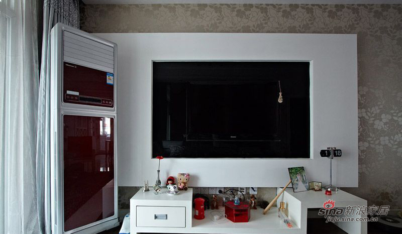 简约 三居 客厅图片来自佰辰生活装饰在97平现代简约黑白暖色系家10的分享