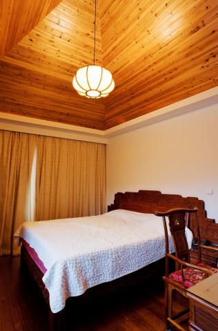 中式 别墅 卧室图片来自用户1907696363在让时间停留在初夏的中式豪宅65的分享