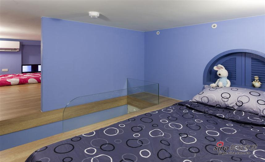 地中海 loft 卧室图片来自装修微日记在【高清】66平蓝白简约地中海loft家11的分享