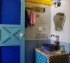 浴室则是希腊海岛风格的设计