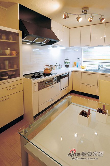 简约 三居 厨房图片来自用户2738820801在韩国夫妻8万省钱装修大比拼87的分享
