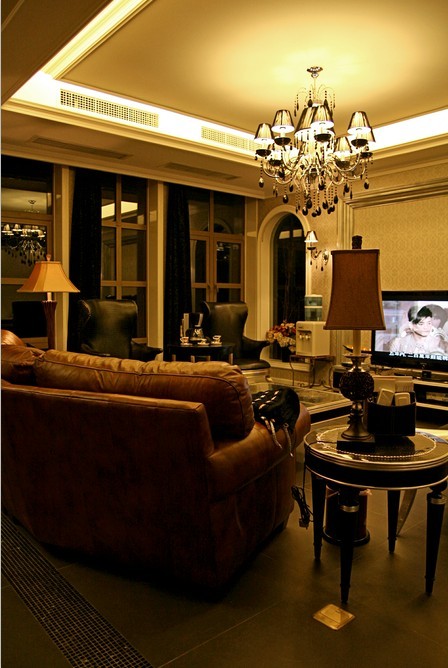 美式 别墅 客厅图片来自用户1907686233在【多图】285蔚蓝卡地亚美式风格别墅49的分享
