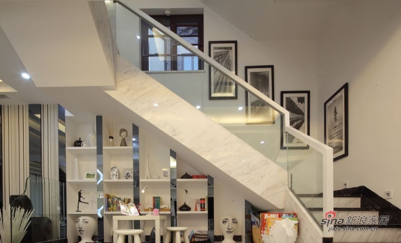 简约 复式 楼梯图片来自家装大管家在【高清】200平黑白简约时尚复式空间42的分享
