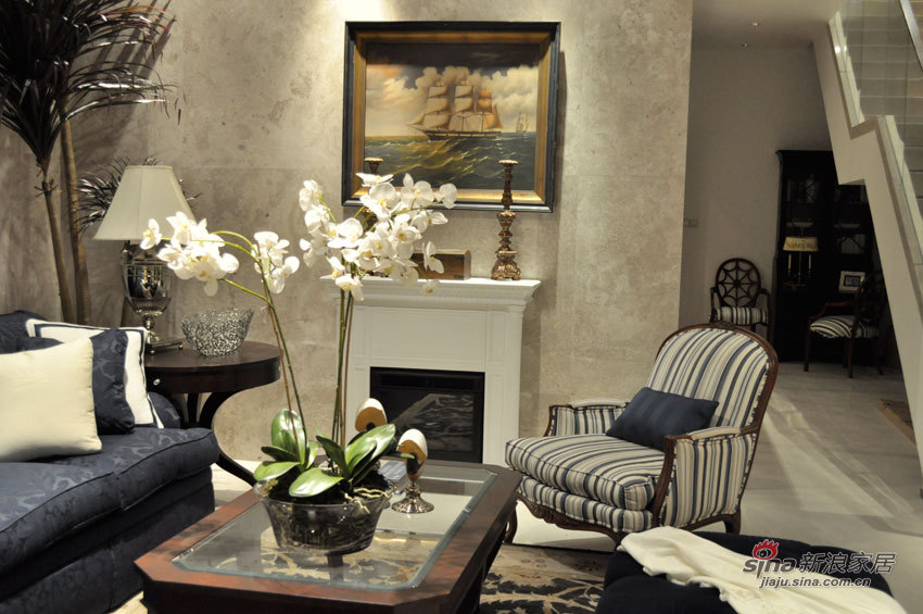 美式 别墅 客厅图片来自用户1907686233在450平色彩美式温馨自在家84的分享