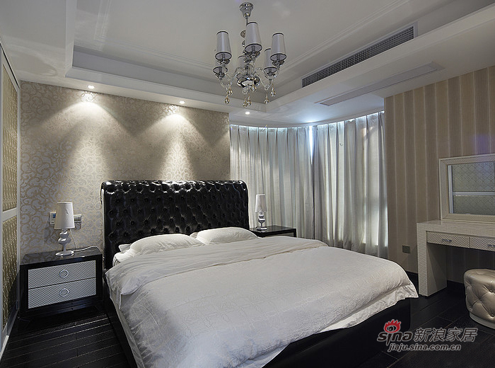 简约 三居 卧室图片来自用户2739378857在极富性感奢华10万精装三居室76的分享