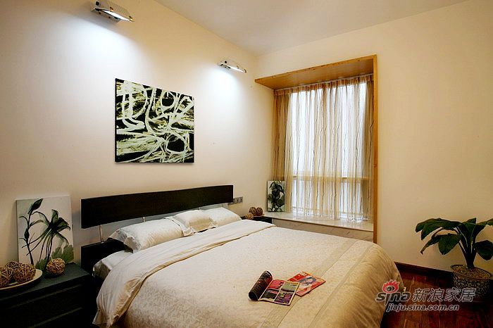 简约 三居 卧室图片来自佰辰生活装饰在98平现代简约个性与品位并存空间21的分享