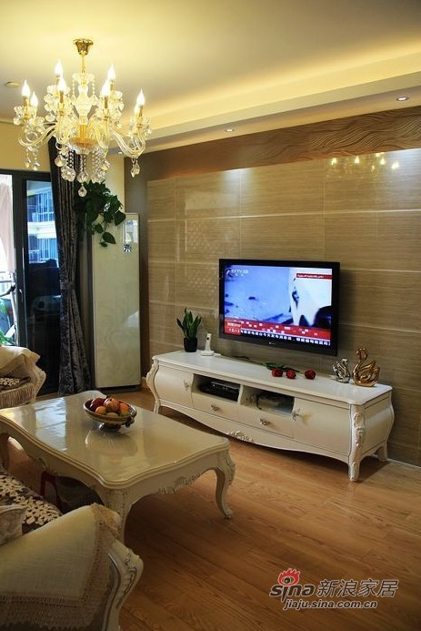 欧式 三居 客厅图片来自佰辰生活装饰在120平欧式小奢华温馨3居室53的分享