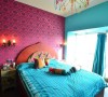 主卧室的浓重色彩，舒适而奢华