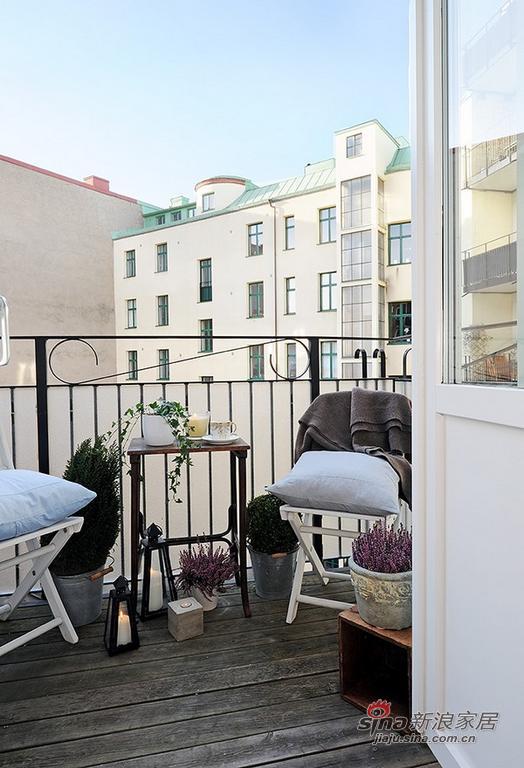 欧式 二居 阳台图片来自用户2746889121在瑞典白色优雅迷人公寓45的分享