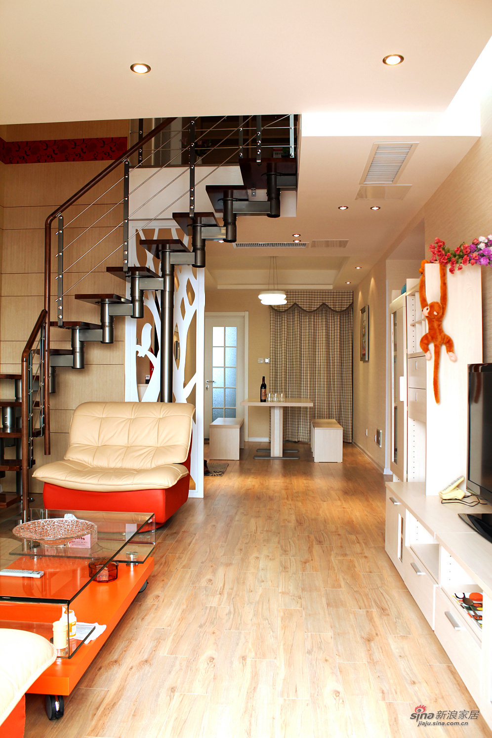 简约 三居 客厅图片来自用户2737759857在【高清】祝福红城现代简约三居室15的分享