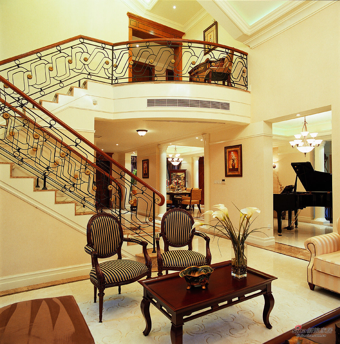 美式 别墅 客厅图片来自用户1907685403在【高清】经典美式风格，舒适休闲38的分享