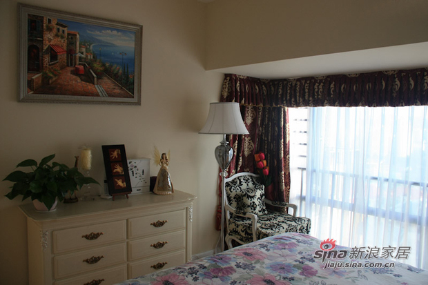 欧式 三居 卧室图片来自佰辰生活装饰在120平欧式小奢华温馨3居室53的分享