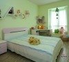 童趣话的家具与果绿色墙漆搭配更显童真