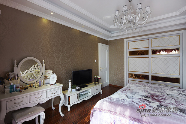 欧式 四居 卧室图片来自佰辰生活装饰在180平奢华气派欧式风格4居室69的分享