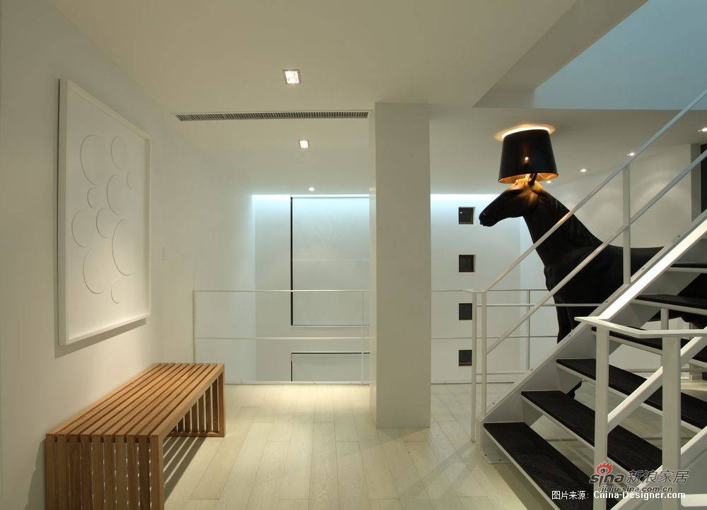 简约 公寓 楼梯图片来自用户2556216825在260平纯美住宅公寓35的分享