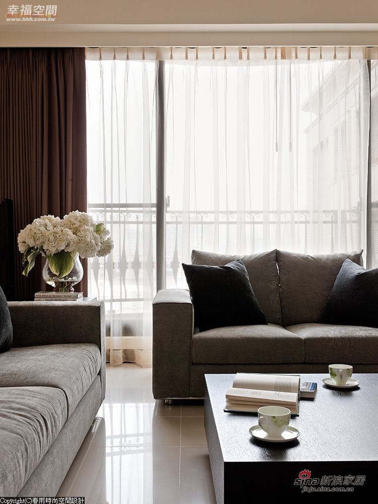 美式 四居 客厅图片来自幸福空间在高薪夫妻的108平现代美式四居59的分享