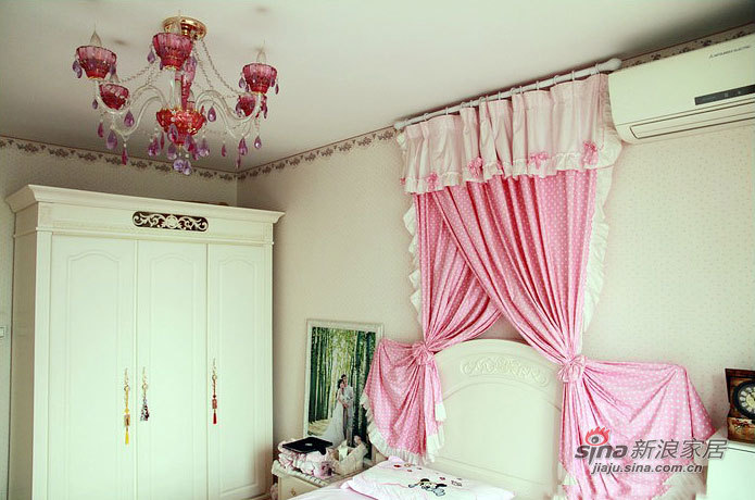 现代 三居 卧室图片来自佰辰生活装饰在8万打造128平粉色系简约三居81的分享