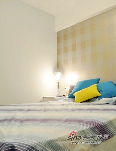 简约 二居 卧室图片来自用户2739378857在9万打造北漂98㎡白色简约两居77的分享