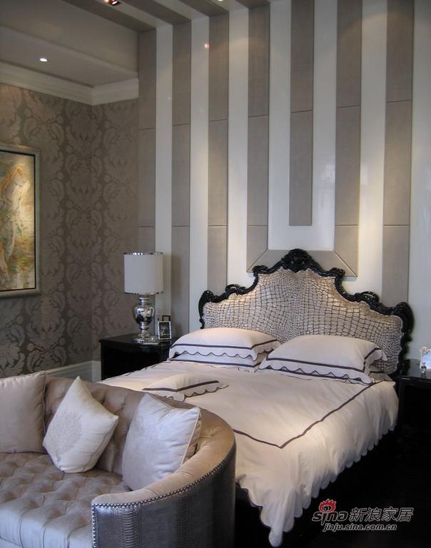 欧式 别墅 卧室图片来自用户2746953981在黑白金三色国际范纯欧式别墅58的分享