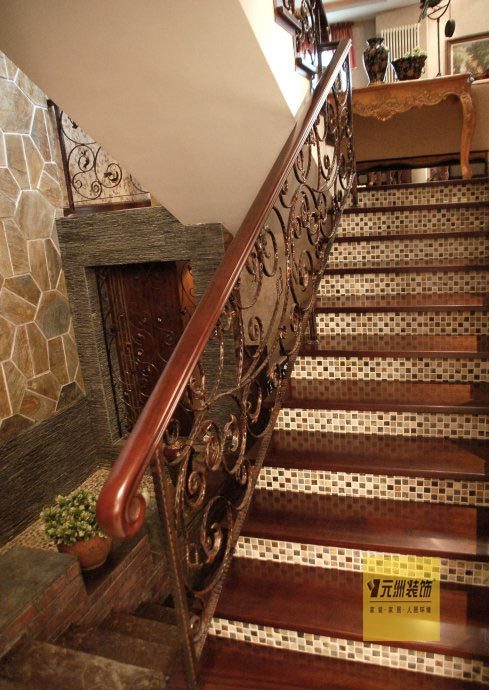 美式 别墅 楼梯图片来自用户1907686233在元洲装饰装西山壹号院280平米美式风格别墅77的分享
