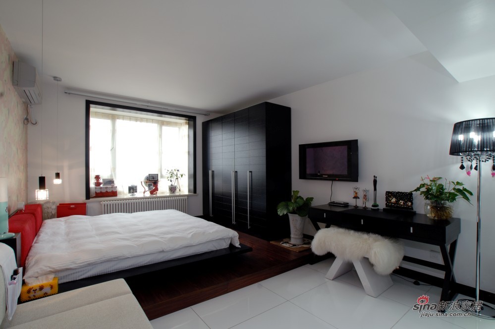 简约 四居 卧室图片来自用户2738845145在黑白与红演绎经典时尚摩登家43的分享