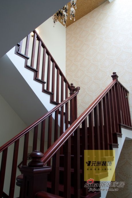 混搭 四居 楼梯图片来自用户1907655435在保利垄上330平经典现代与欧式混搭装修实景图40的分享