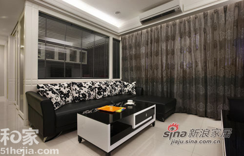 简约 一居 客厅图片来自用户2737786973在个性时尚黑白设计35的分享