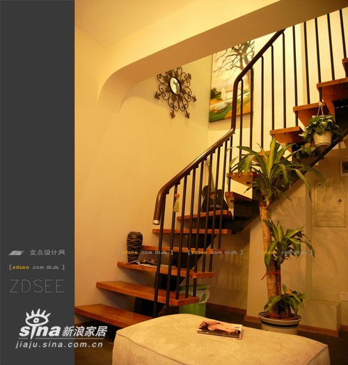 简约 一居 楼梯图片来自用户2739378857在混搭后现代田园55的分享