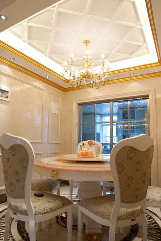 新古典 三居 餐厅图片来自用户1907664341在欧式奢华140平米双合家园三居83的分享