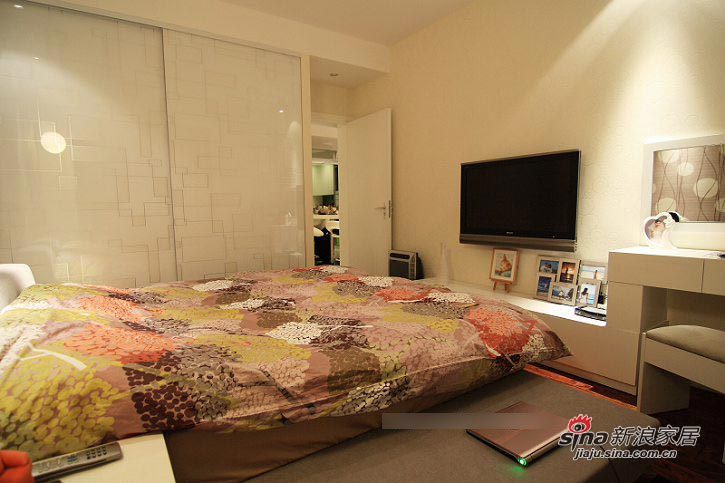 简约 二居 卧室图片来自用户2738820801在都市白领98平时尚港版温馨设计47的分享