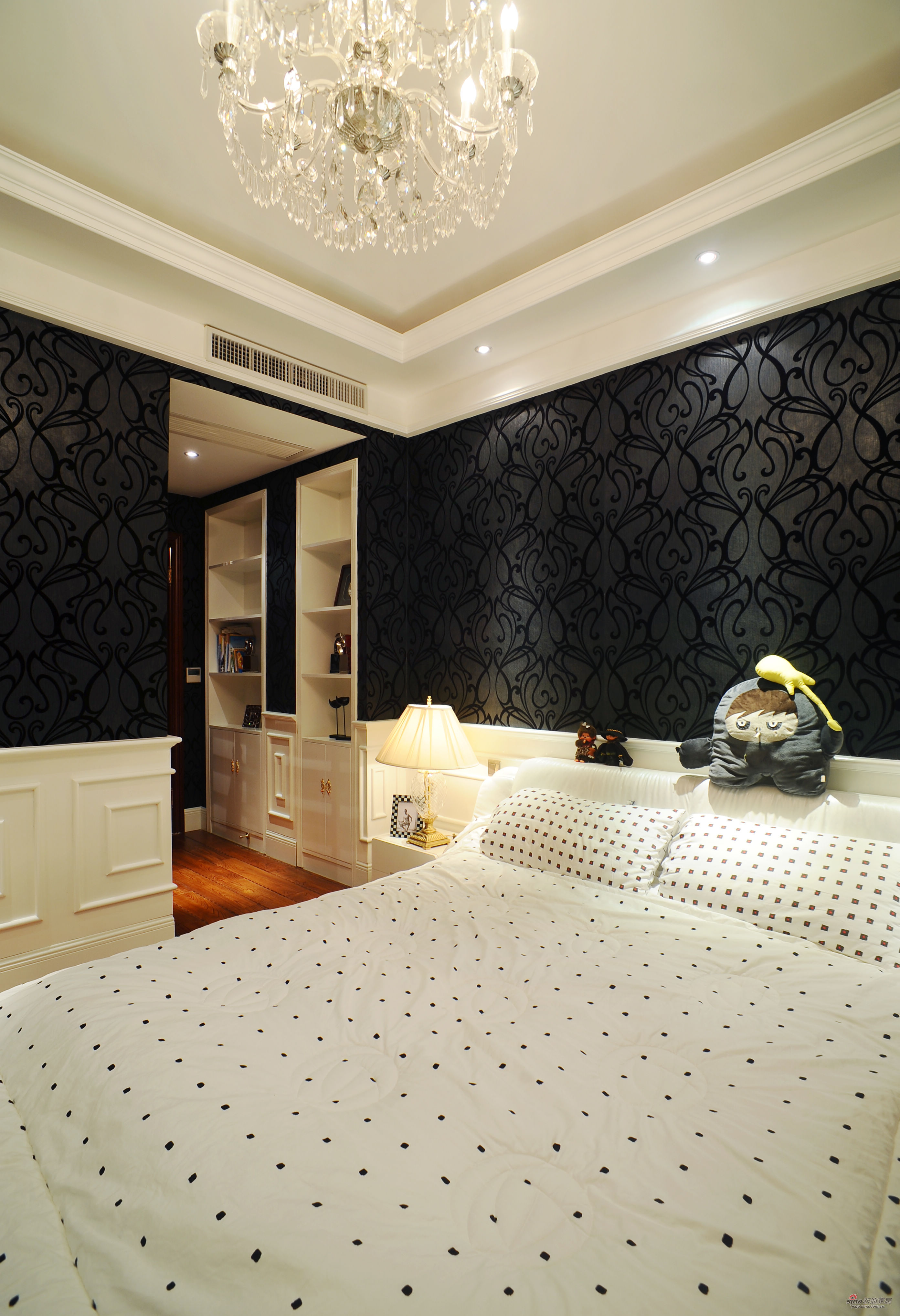 欧式 别墅 卧室图片来自用户2746889121在【高清】399平米别墅欧式风格呈现41的分享