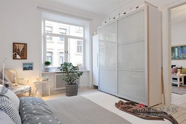 欧式 二居 客厅图片来自用户2746889121在瑞典白色优雅迷人公寓45的分享