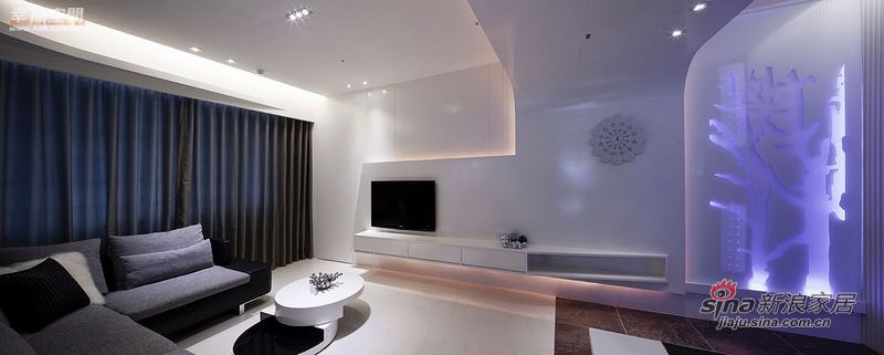 现代 四居 客厅图片来自幸福空间在省钱夫妻精装102P现代居室50的分享