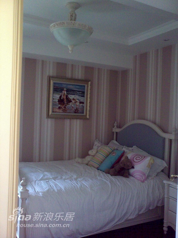 欧式 三居 卧室图片来自用户2746953981在实景：浅粉的童话空间设计71的分享