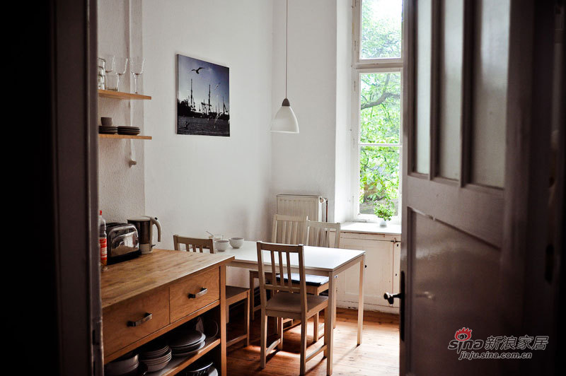 简约 一居 客厅图片来自用户2737735823在德国98平实景精致单身1居公寓83的分享
