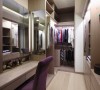 紫杉木木皮搭构出开放式的木作衣柜