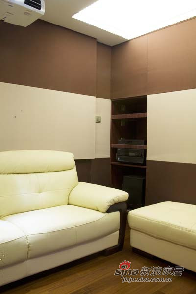 新古典 三居 客厅图片来自用户1907701233在10万软装诠释古典三室两厅58的分享