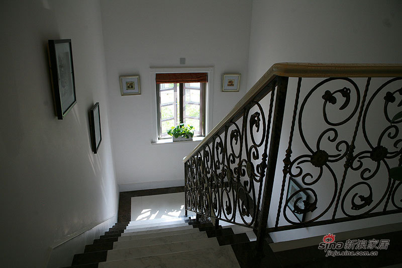 欧式 别墅 楼梯图片来自用户2757317061在帕缇欧香聚通装潢设计案例22的分享
