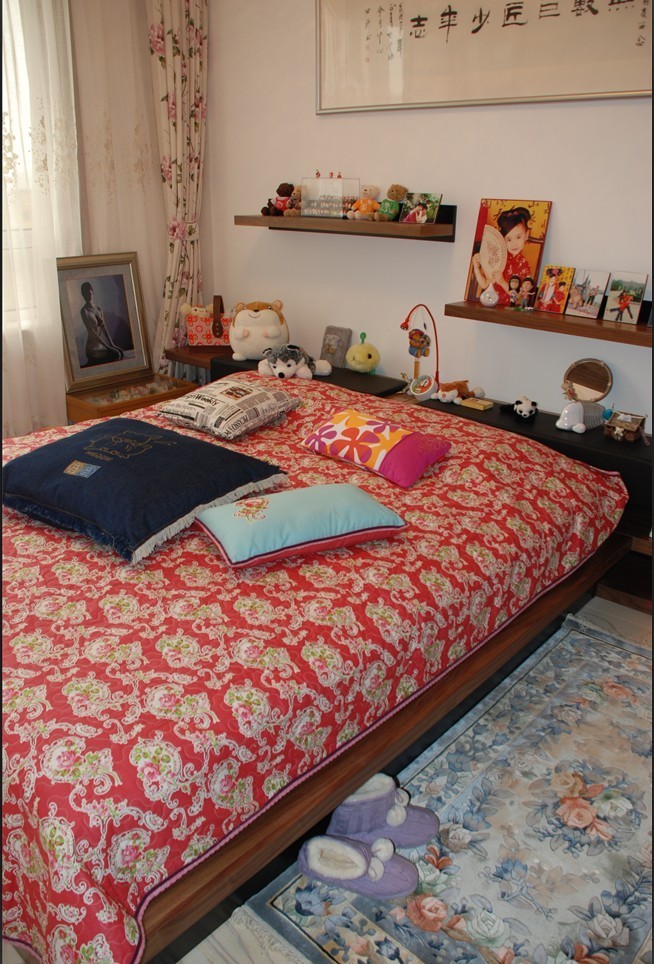 欧式 三居 卧室图片来自用户2746889121在140平米欧式风格实景照片打造温馨家居57的分享