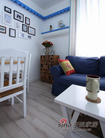 地中海 一居 客厅图片来自用户2756243717在小两口5万装42平地中海温馨小屋31的分享