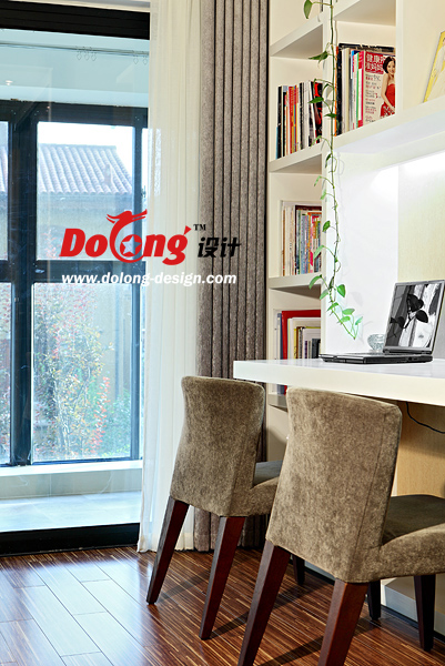 书房图片来自DoLong董龙设计在融--135平 金基汇锦国际的分享