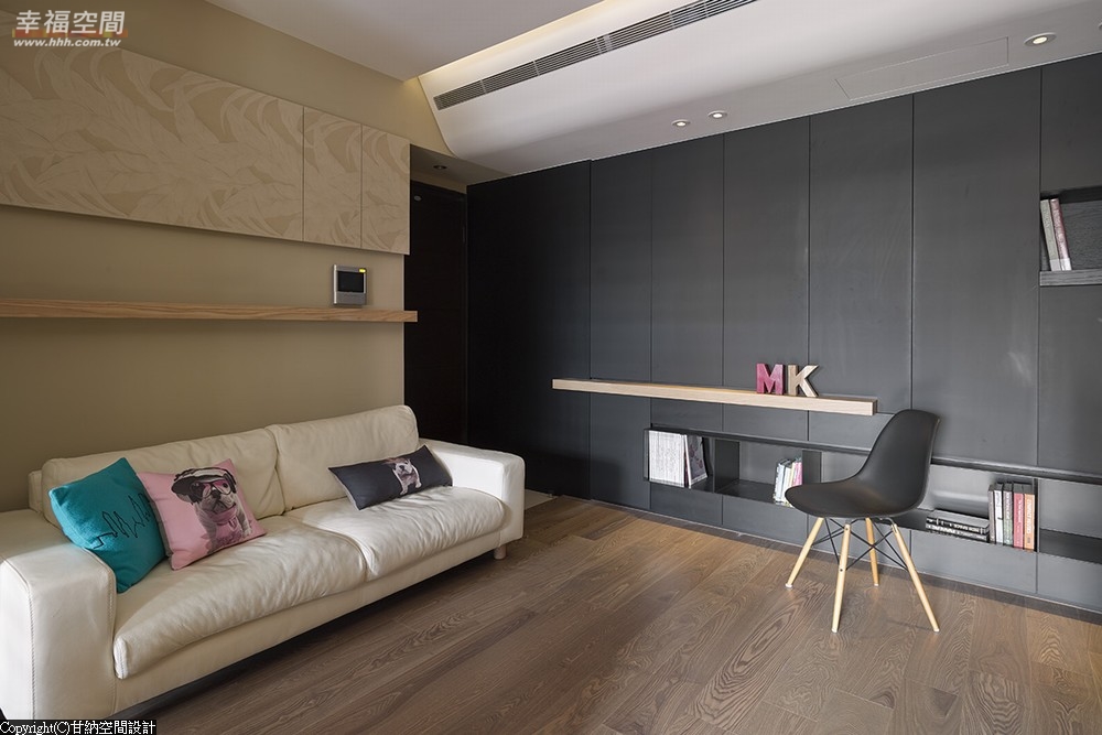 现代 简约 北欧 小资 80后 猫 收纳 一居 木地板 客厅图片来自幸福空间在40 m²环状动线  小坪数最大可能的分享