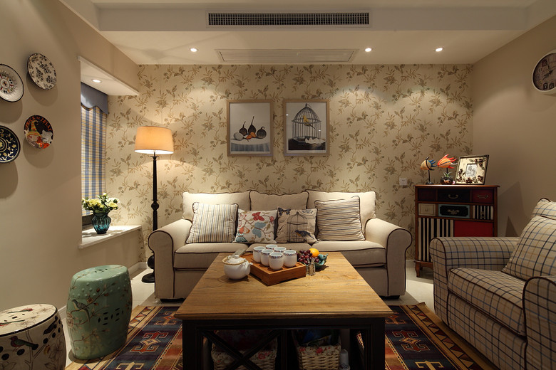 客厅图片来自家装大管家在色彩勾勒空间美 76平清新美式居的分享