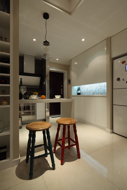 厨房图片来自家装大管家在色彩勾勒空间美 76平清新美式居的分享
